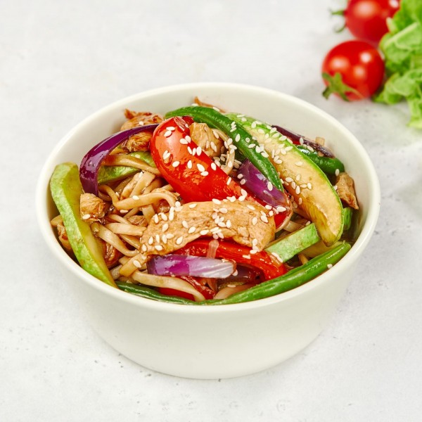 Удон с курицей и овощами 