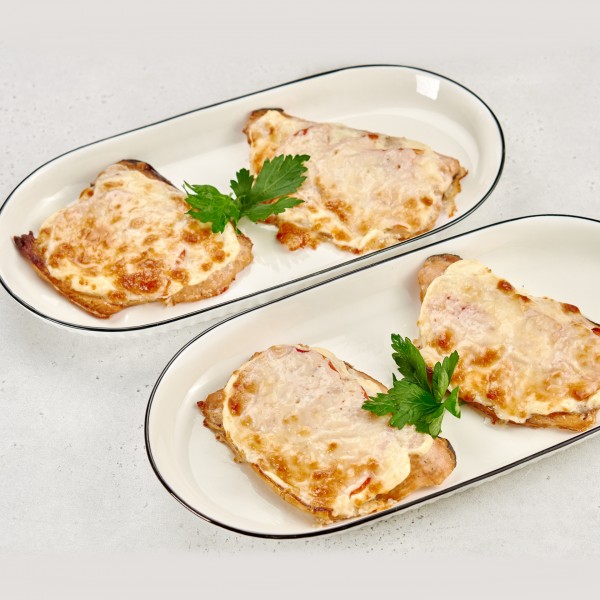 Горбуша с томатами под сыром на четверых