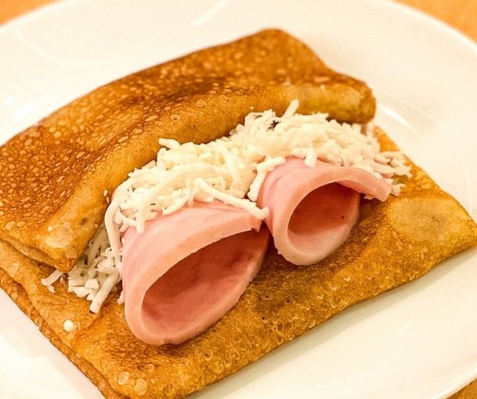 Блин с ветчиной и сыром