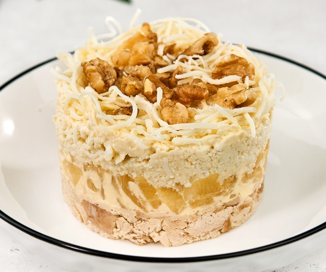 Салат курица с ананасами